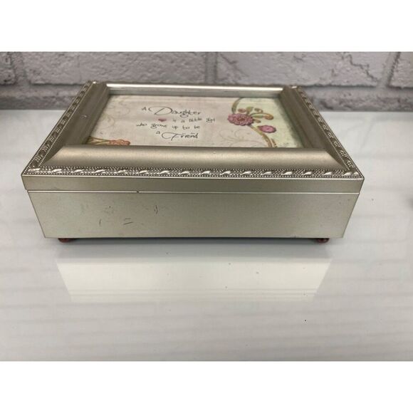 Mother’s Joy Music Box “ Wind Beneath My Wings “ - Picture 2 of 8